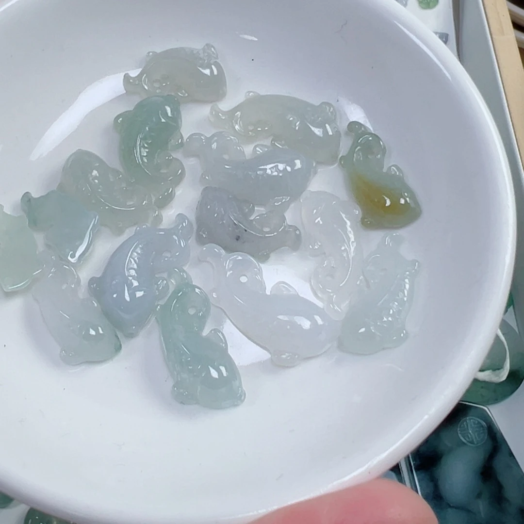 翡翠散珠锦鲤一条