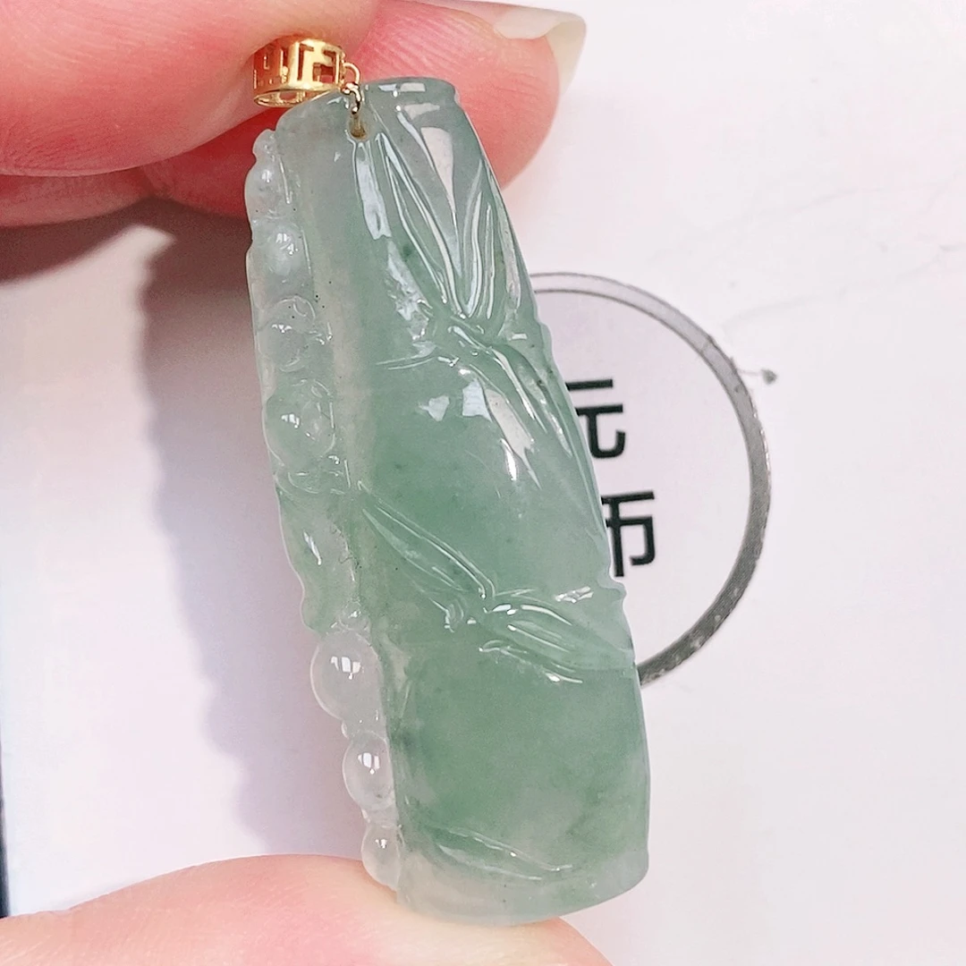 颈饰18K金镶嵌翡翠