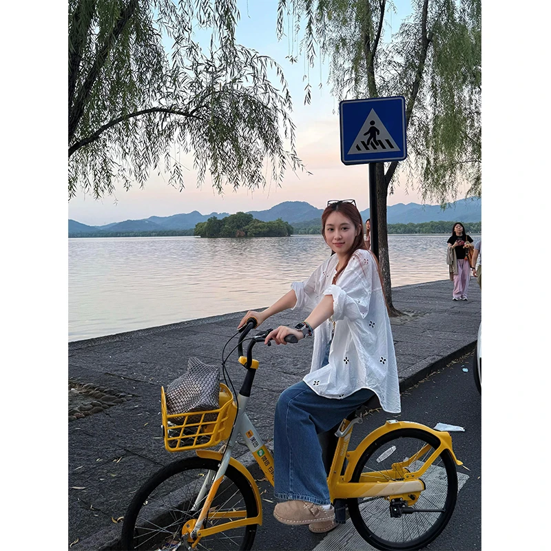 2025新款女士夏季法式气质小众设计感宽松镂空衬衫上衣阔腿裤