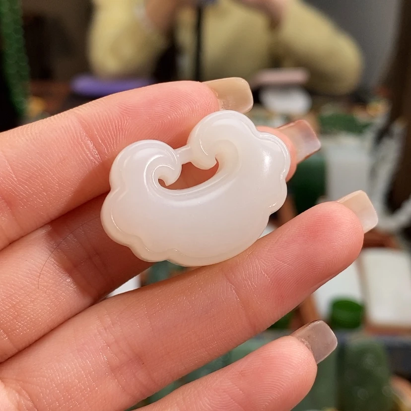 【闪购商品】吊坠(赠链)未镶嵌和田玉