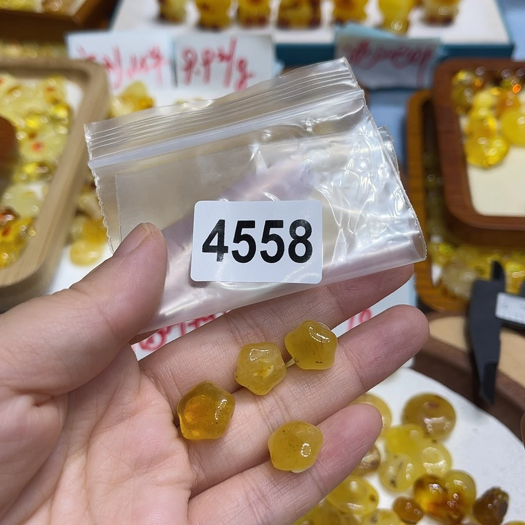 琥珀未镶嵌珠宝奇石