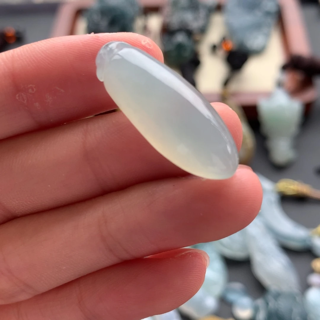 翡翠未镶嵌项链福瓜