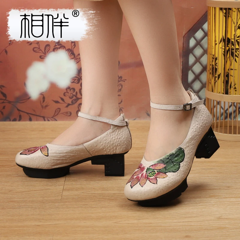 相伴真皮复古手工女士单鞋宫廷高跟民族风中老年浅口妈妈鞋53232