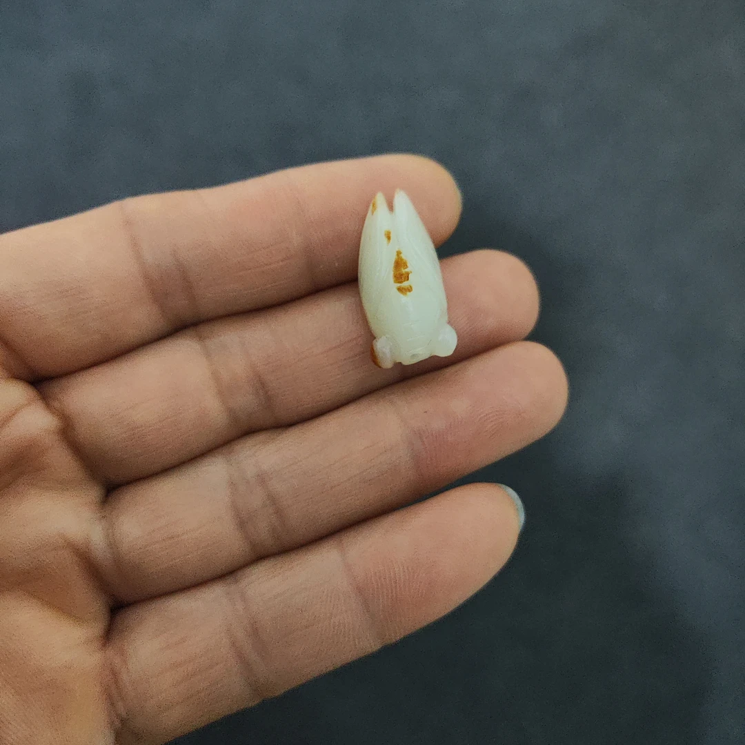 和田玉小金鱼手工雕刻