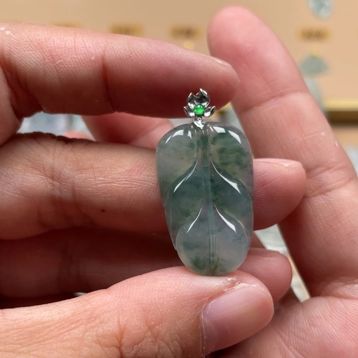 翡翠18K金镶嵌颈饰叶子