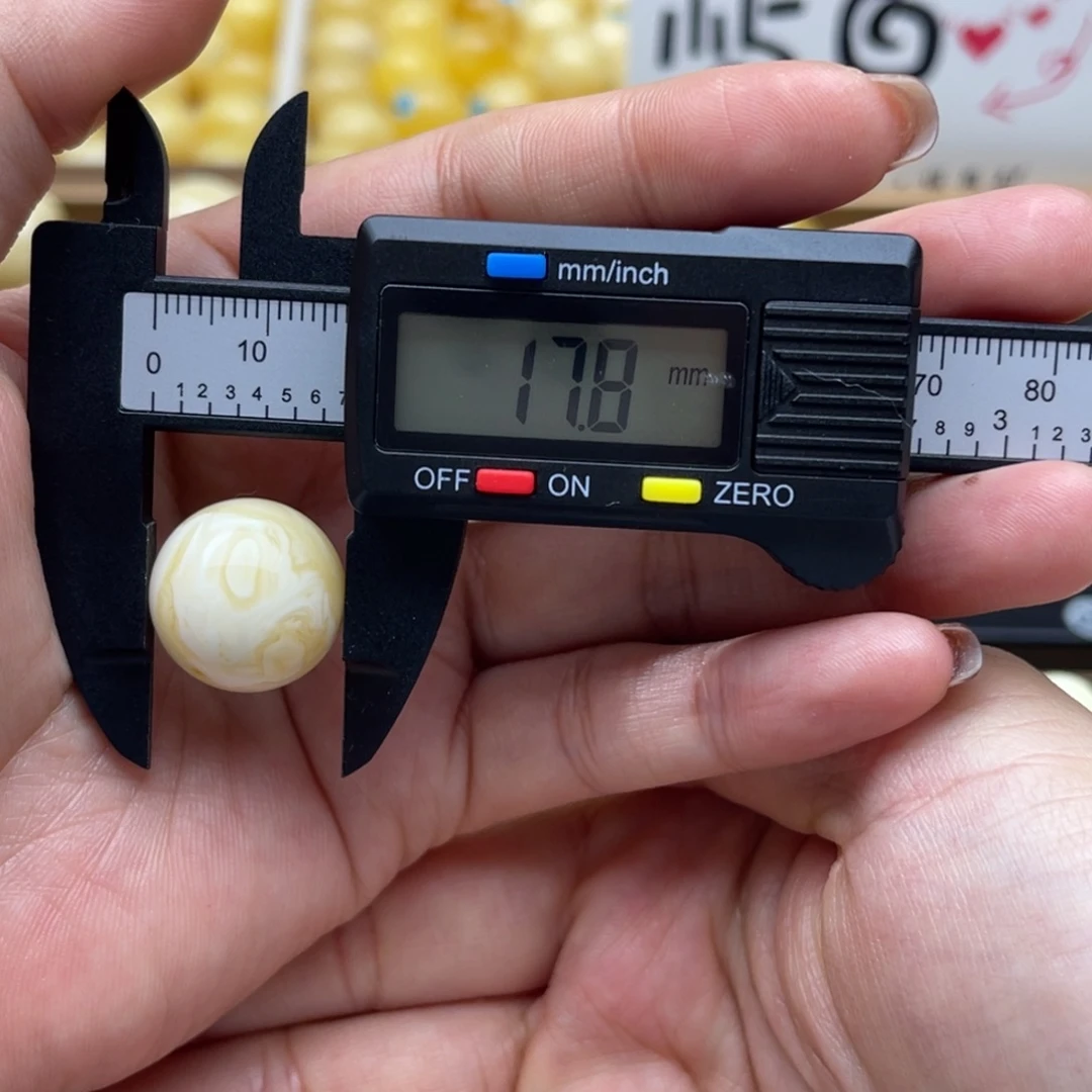 唐***，琥珀未镶嵌裸石蜜蜡圆珠微瑕笑