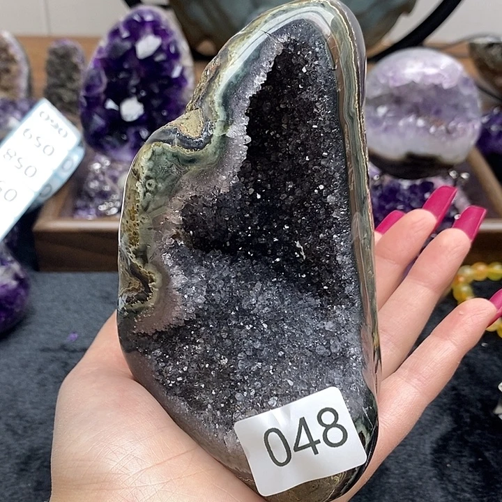 紫晶未镶嵌大型摆件（非配饰）