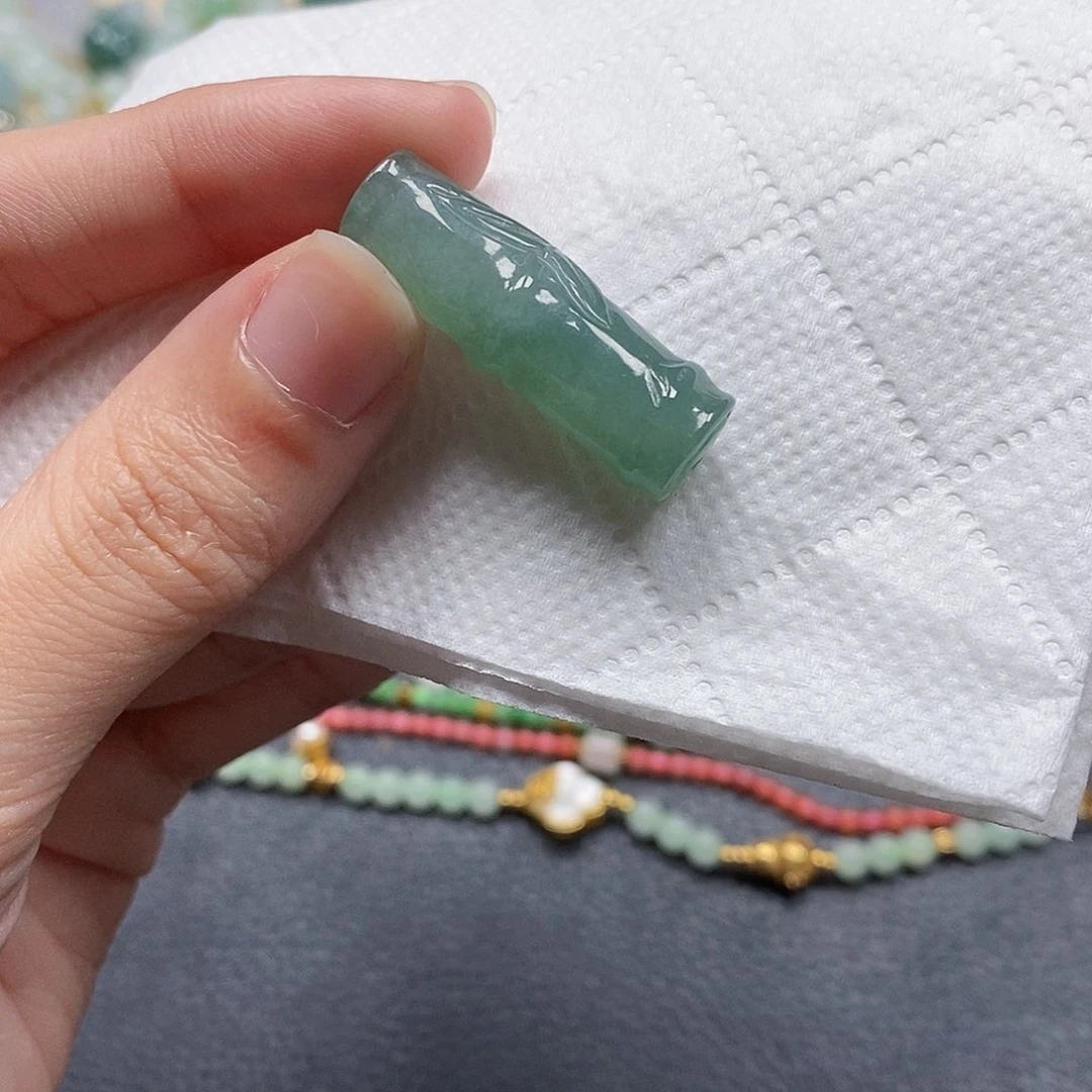 翡翠颈饰未镶嵌闪