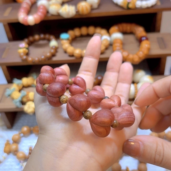 星月菩提吊坠血柏屁桃手串11颗