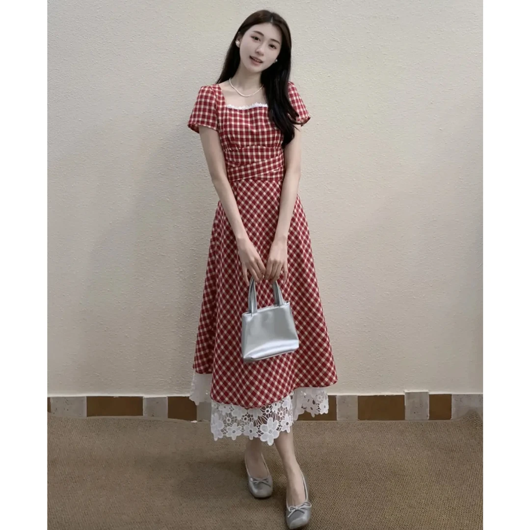 夏季蕾丝拼接赫本风连衣裙女新款法式复古红色格子系带中长裙子