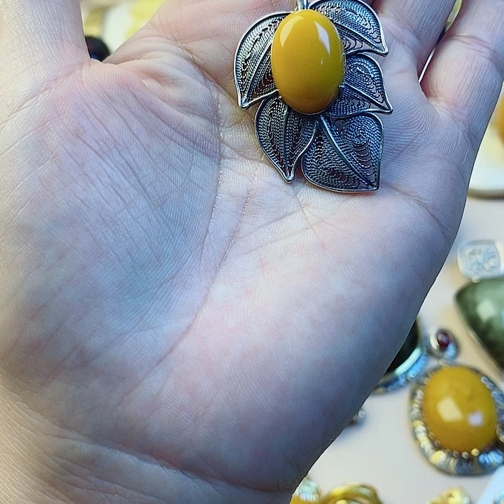 未镶嵌颈饰琥珀蜜蜡吊坠
