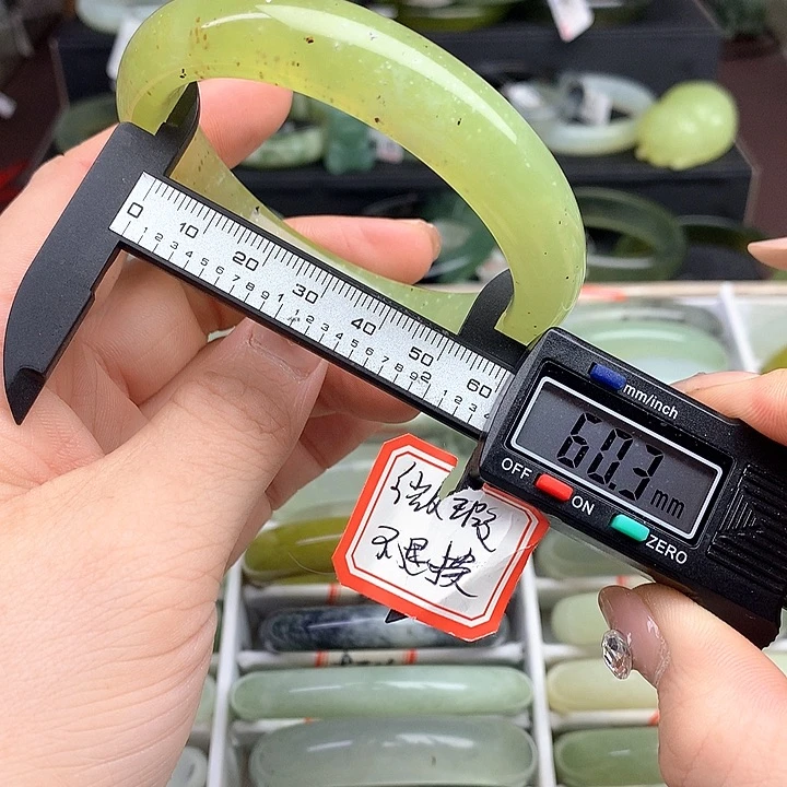蛇纹石玉手镯未镶嵌957