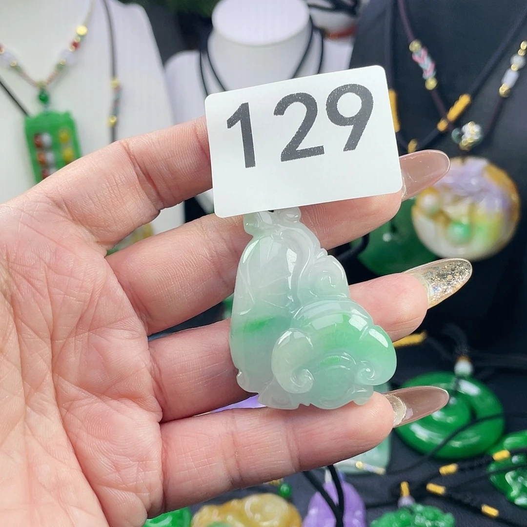 翡翠未镶嵌吊坠(赠链)