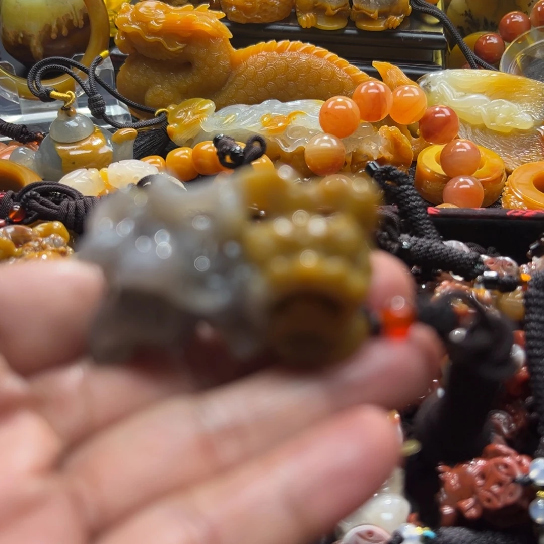 石英质玉未镶嵌颈饰