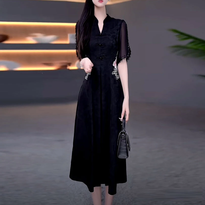 冰桑缎新中式刺绣气质连衣裙2025夏季新款修身洋气国风改良旗袍裙