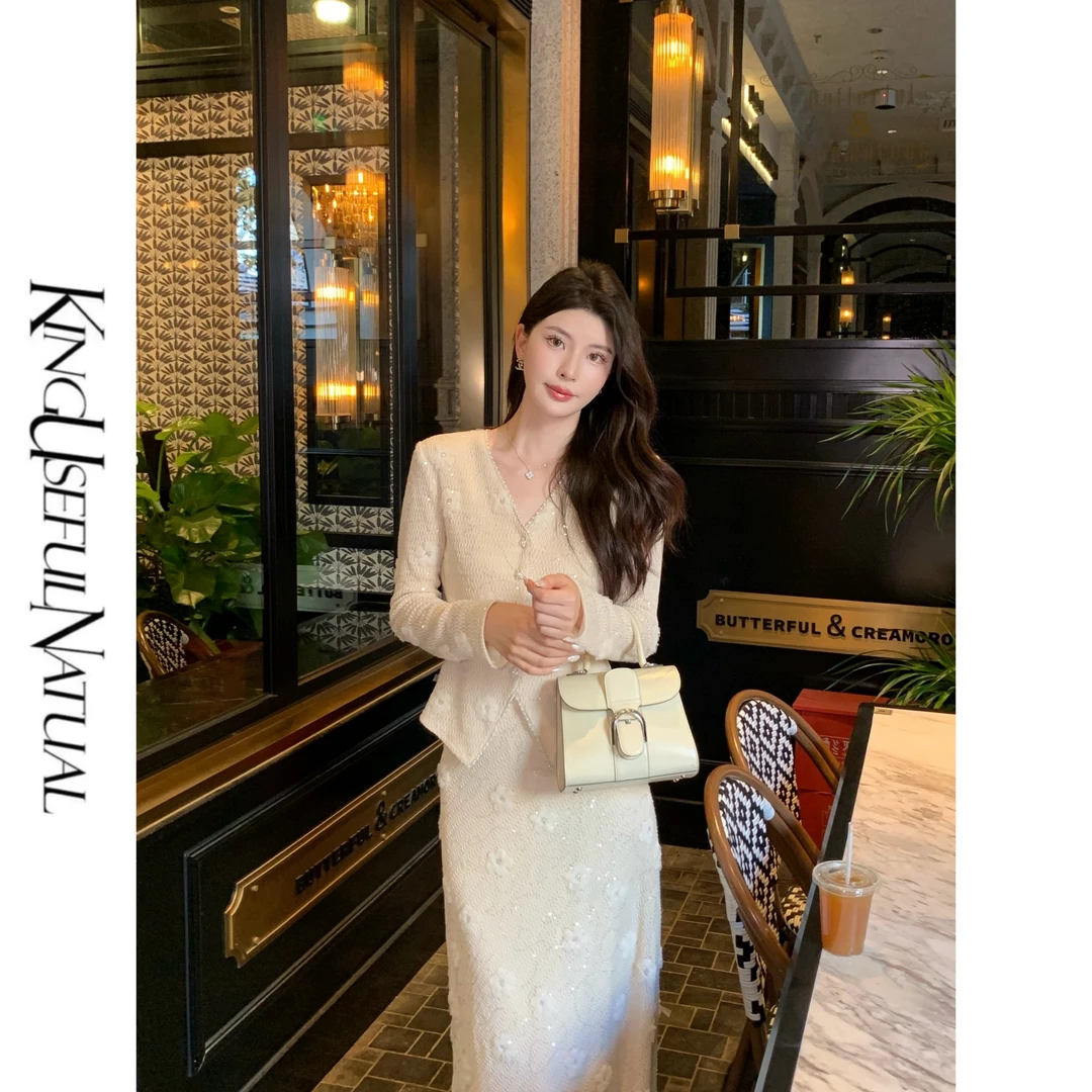 KUN【autumn花境】举投优雅 米色针织绣花织带秋冬斜丝显瘦套装