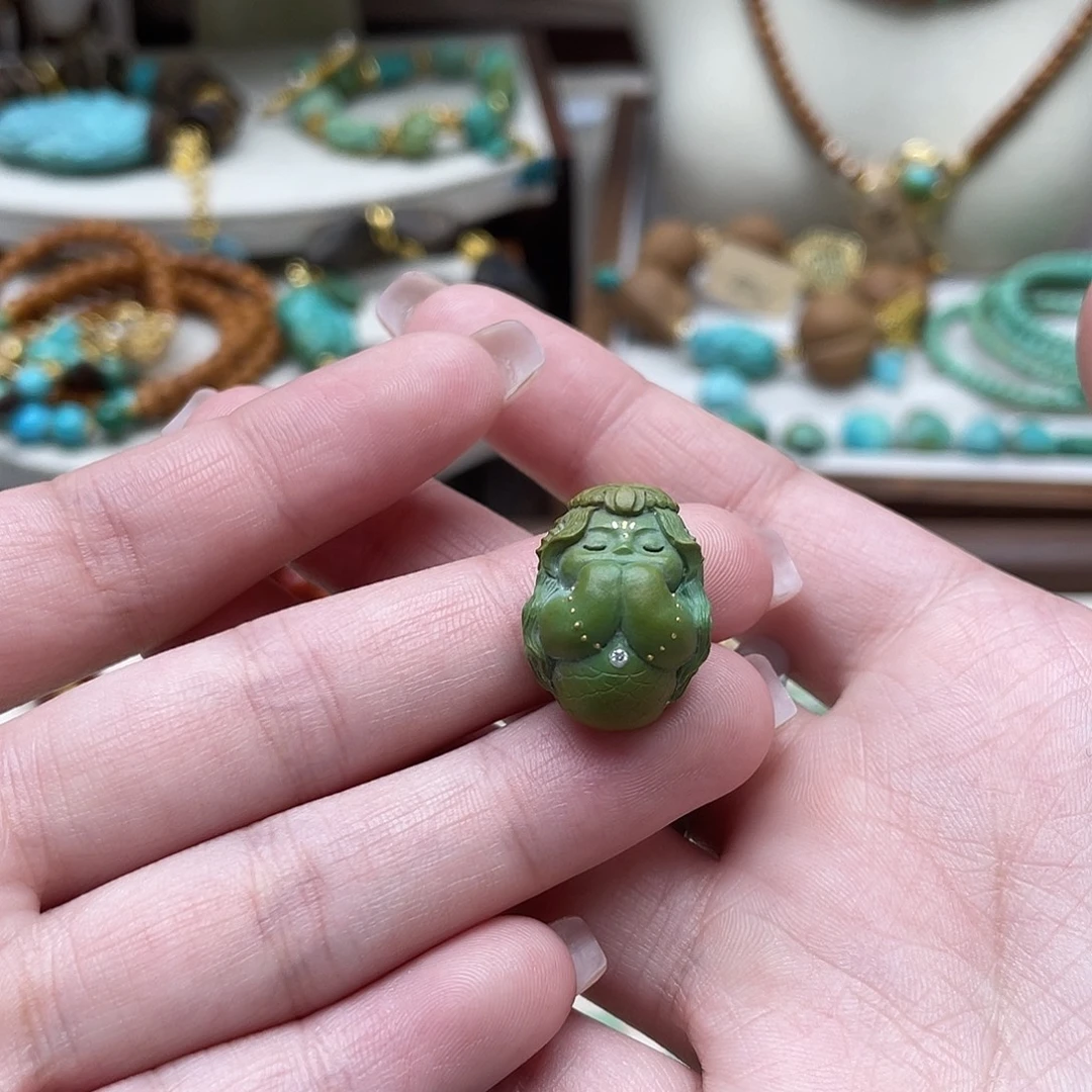 绿松石未镶嵌雕刻件美人鱼