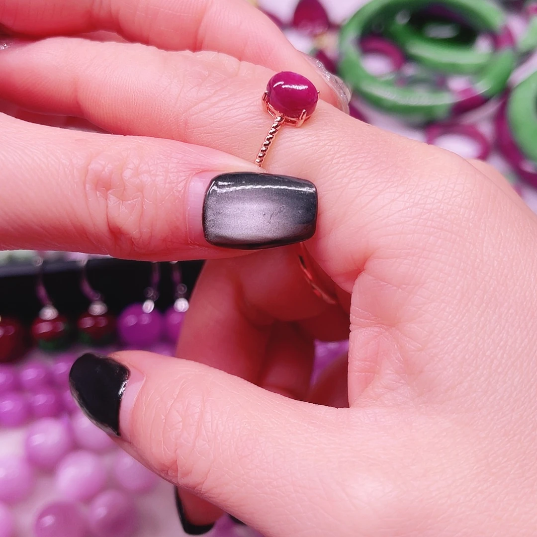 戒指红宝石未镶嵌