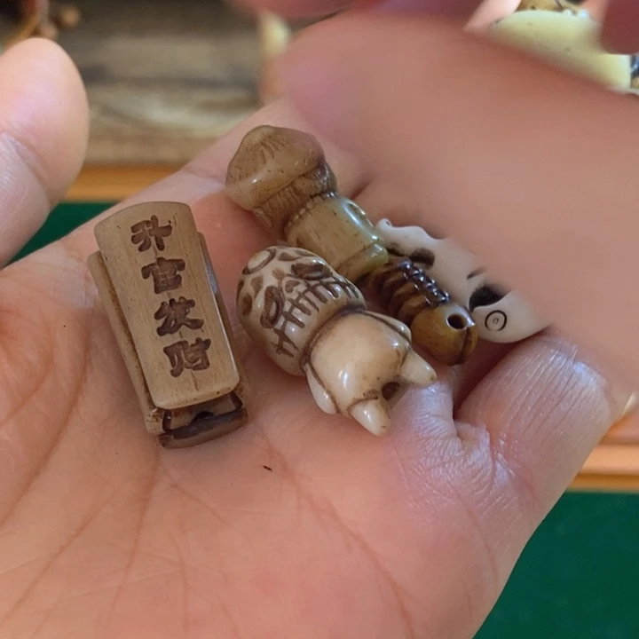 配饰驼骨雕刻配饰一起