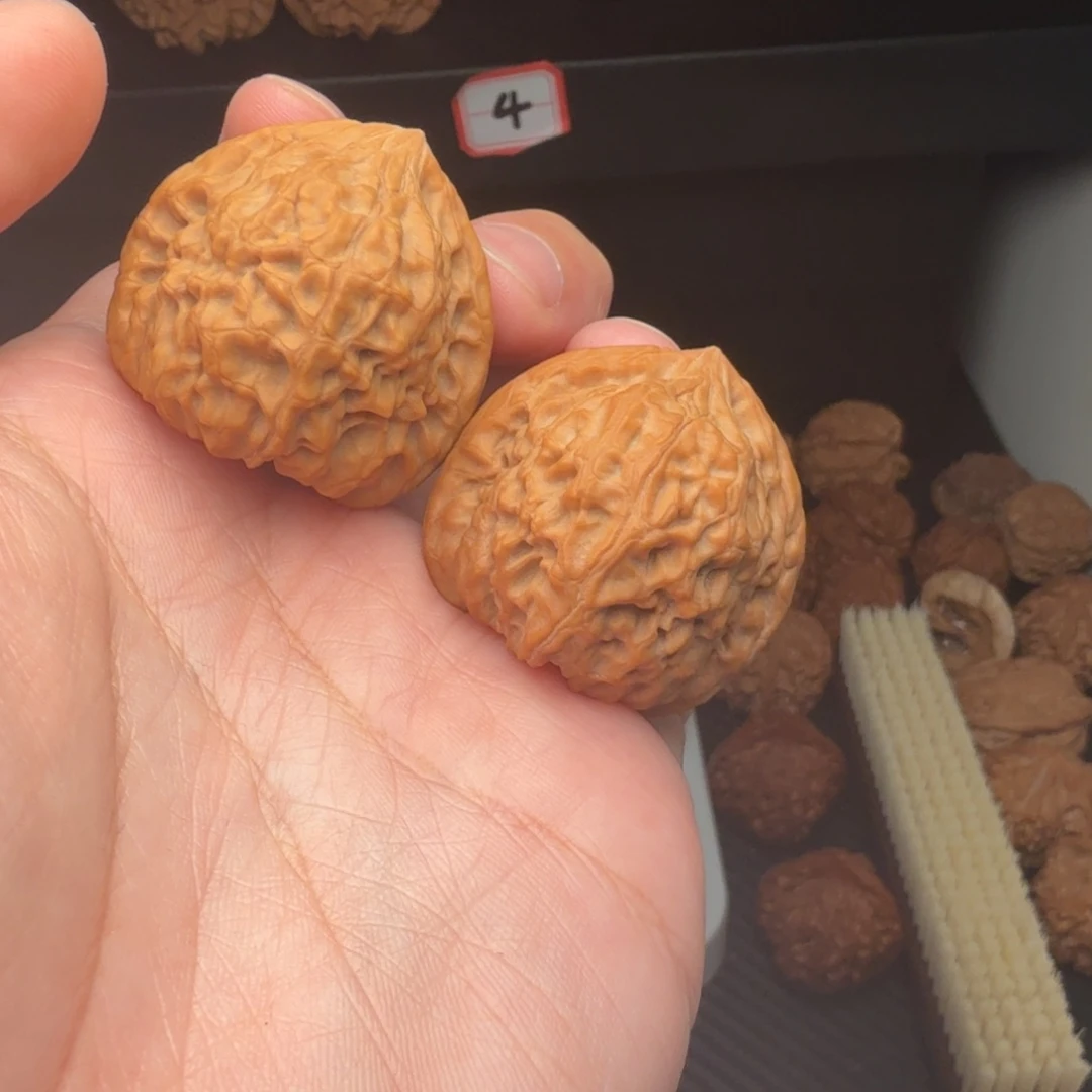 文玩核桃吊坠野生凹底油蜡皮公子帽边35