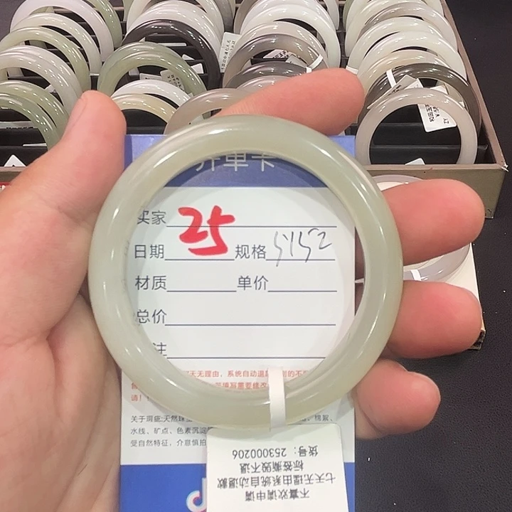 和田玉手镯未镶嵌