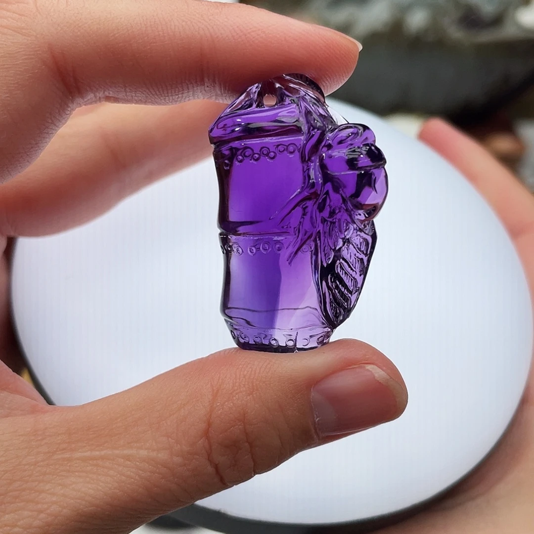 未镶嵌水晶颈饰一鸣惊人