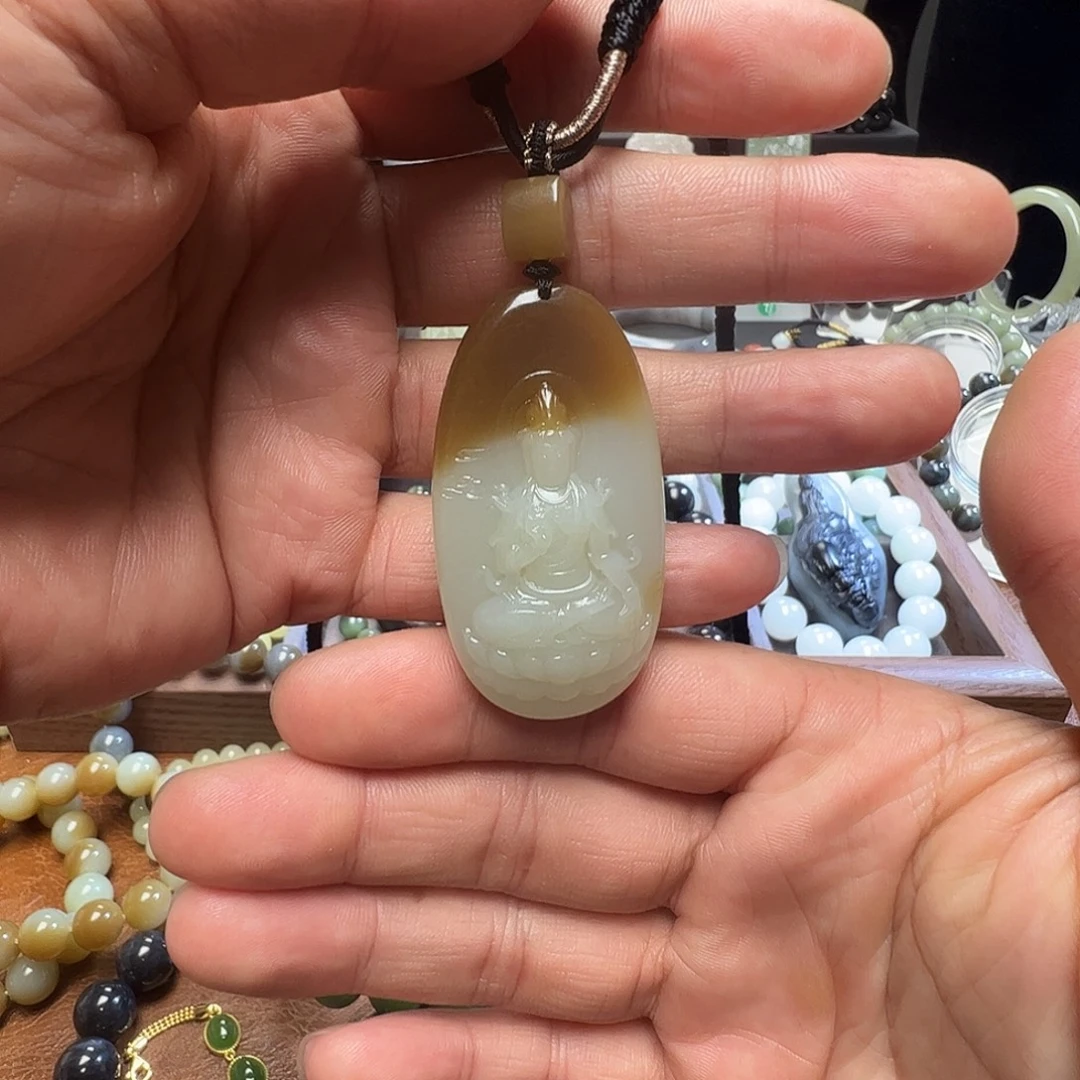 ****单和田玉（糖玉）未镶嵌颈饰