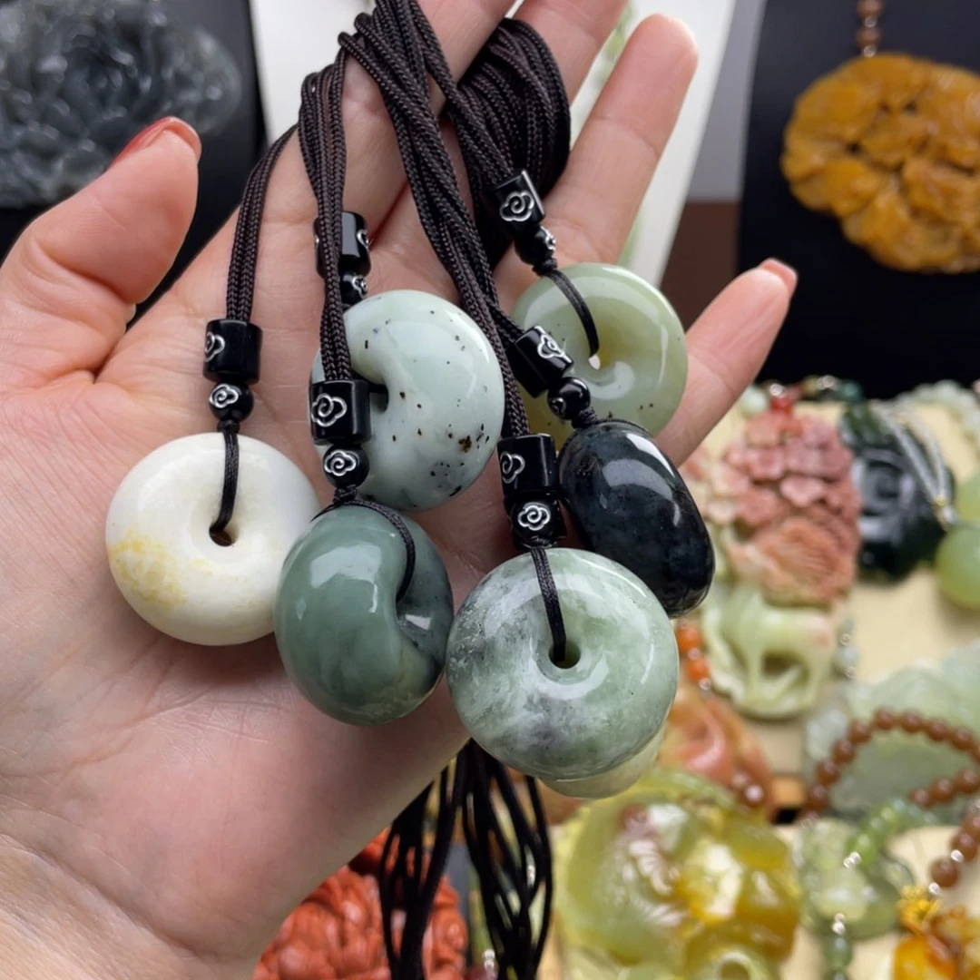 未镶嵌蛇纹石玉颈饰