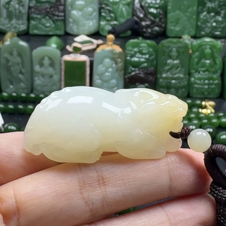 和田玉未镶嵌颈饰