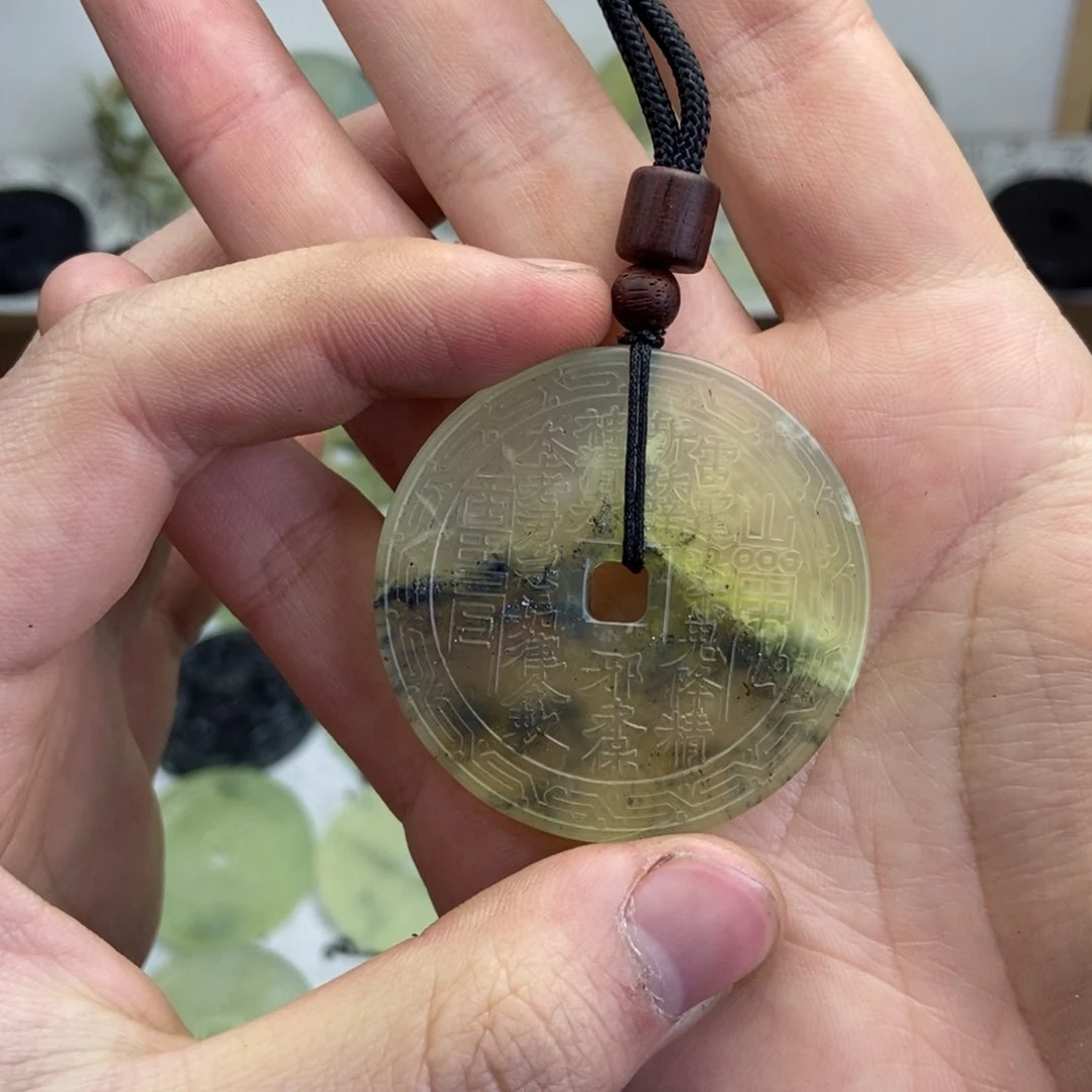 蛇纹石玉颈饰未镶嵌只**疯