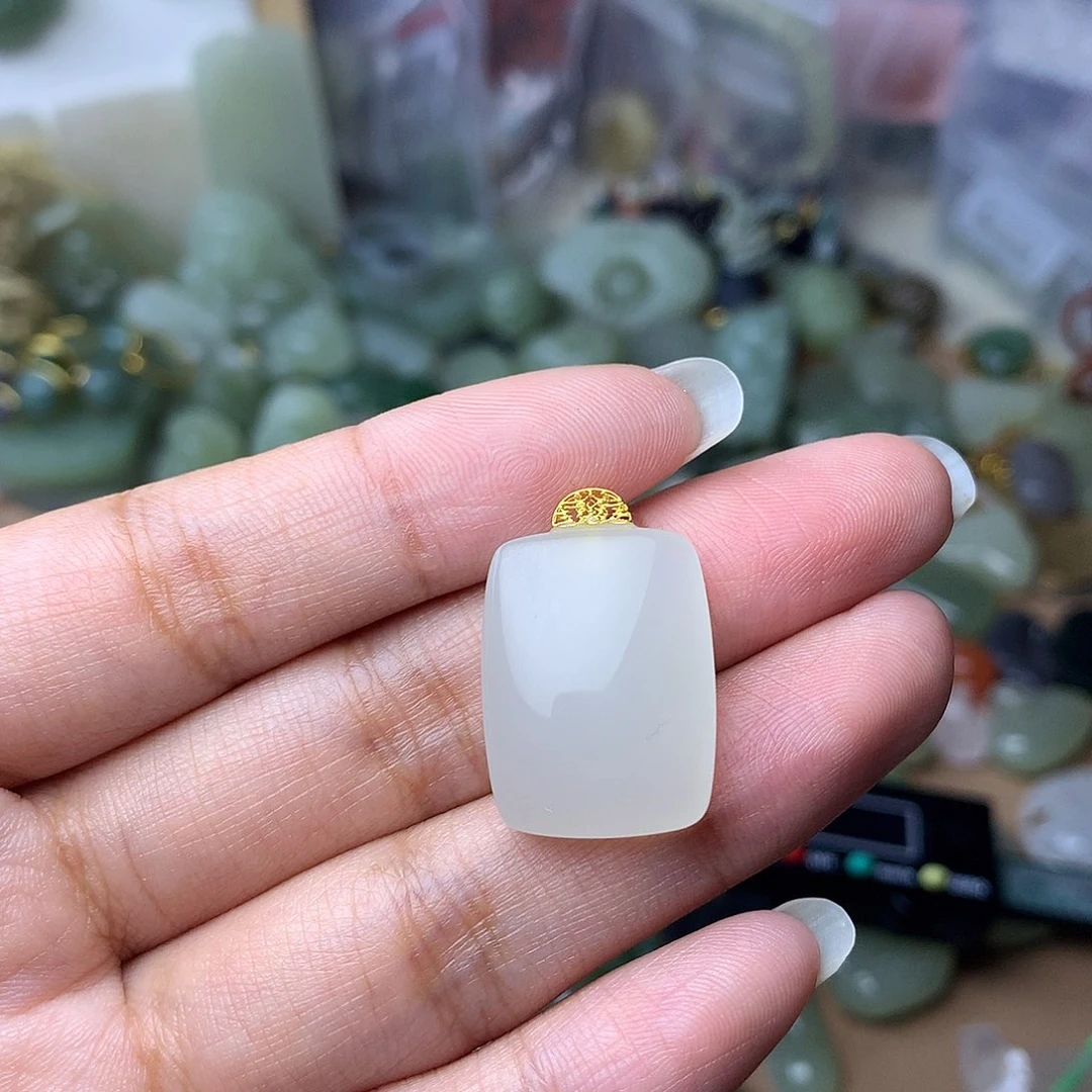 和田玉18K金镶嵌颈饰d****x