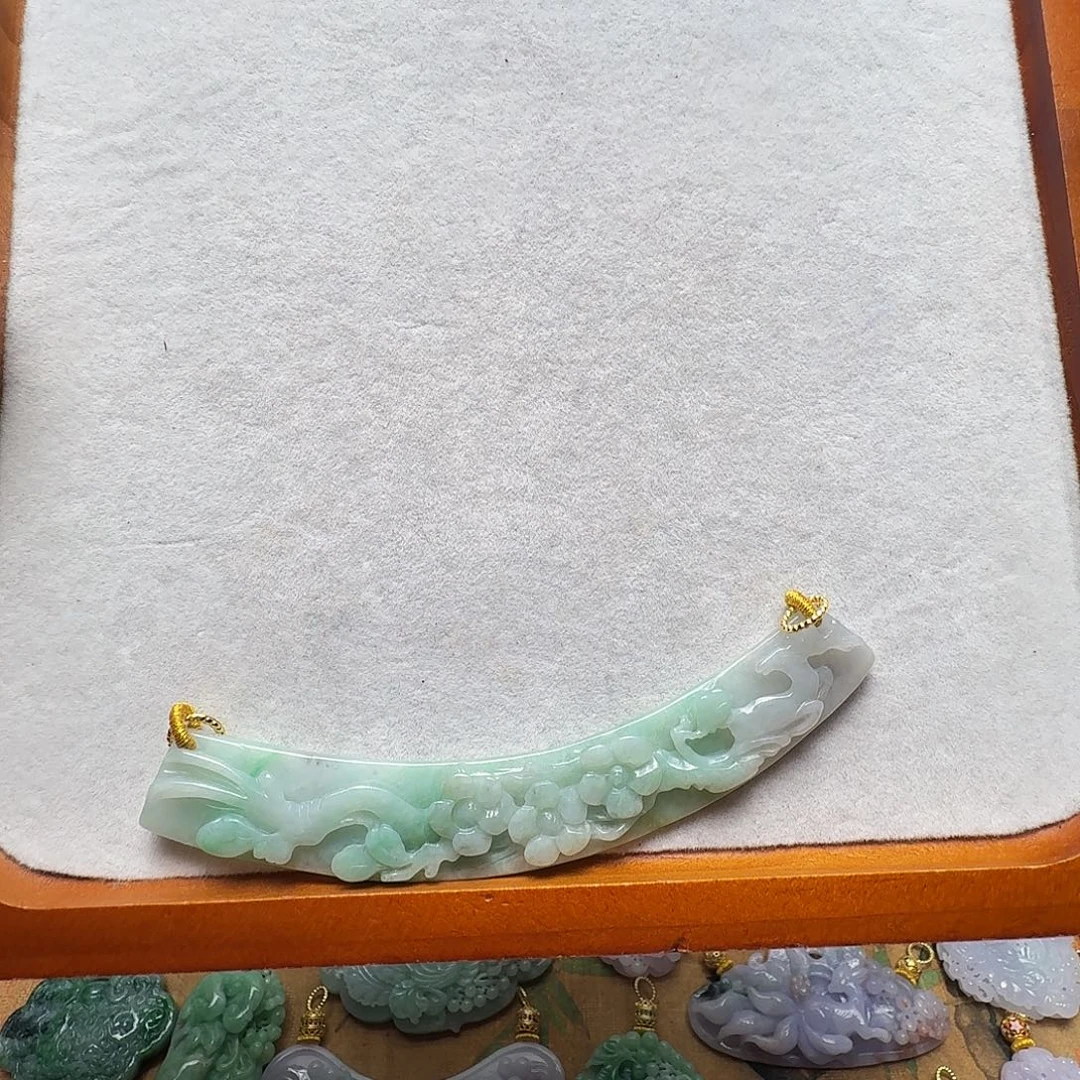 翡翠未镶嵌吊坠(赠链)