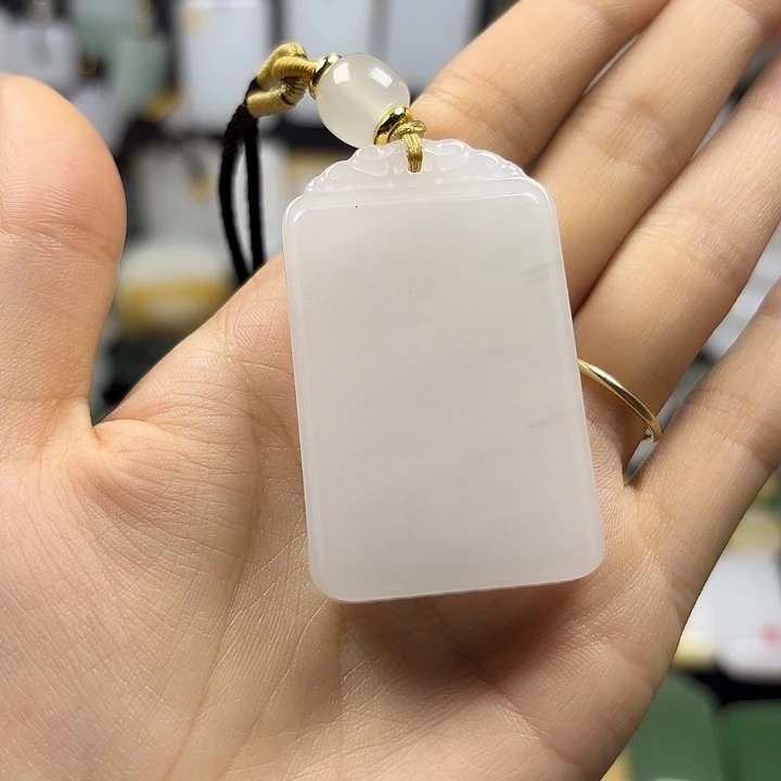 妮***妮石英质玉未镶嵌颈饰