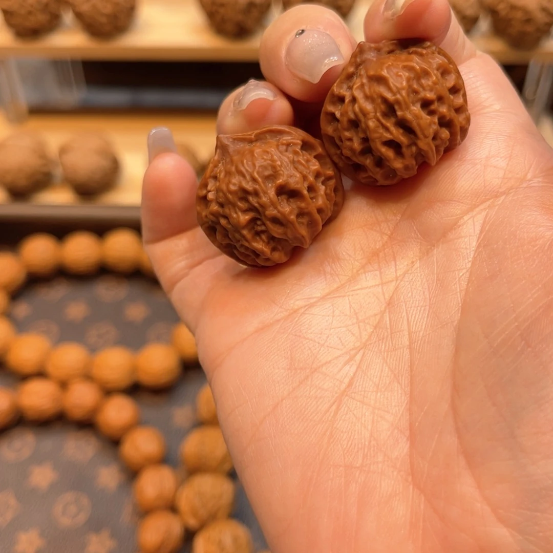 文玩核桃把件柳枝纹小八棱