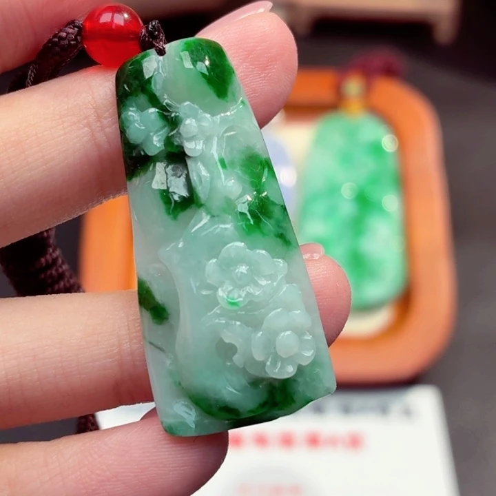 翡翠未镶嵌颈饰吊坠