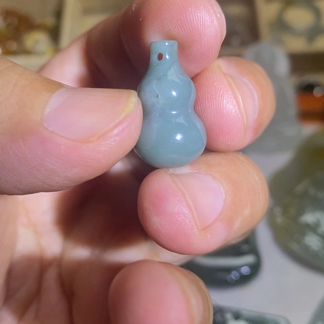 翡翠未镶嵌颈饰好