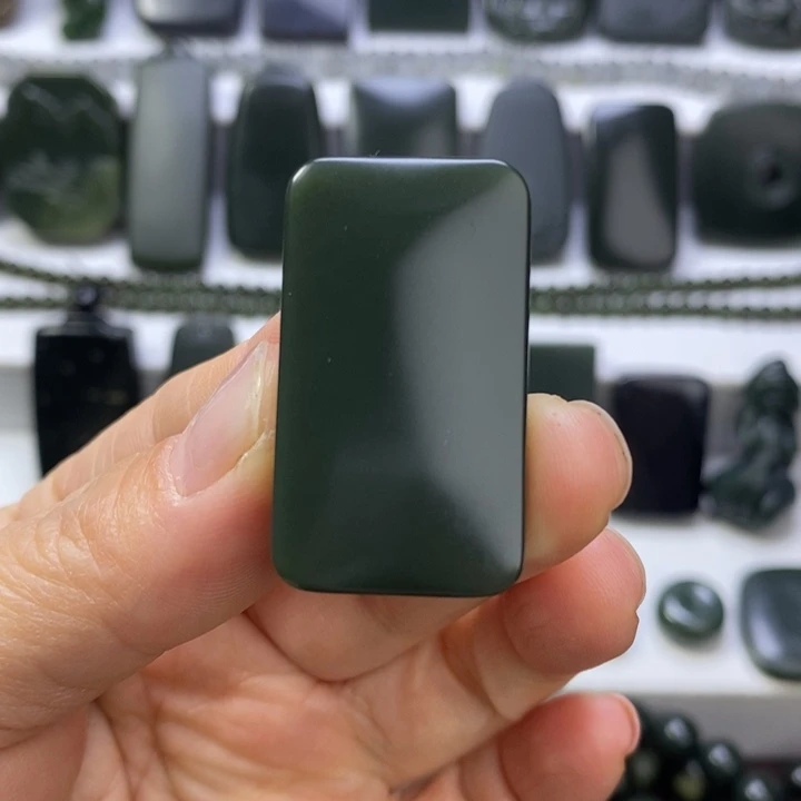 和田玉（青玉）未镶嵌珠宝奇石