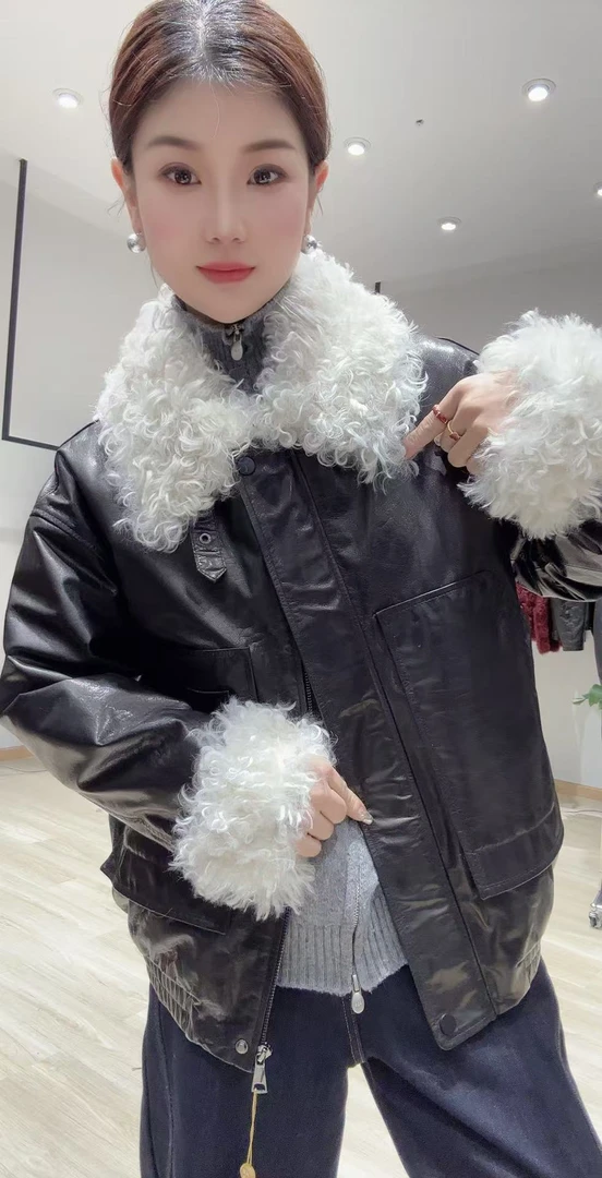 西夏尚美【68426】加绒保暖2024秋冬款拼接毛领时尚休闲牛皮外套