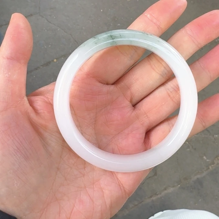 石英质玉手镯未镶嵌家**贝