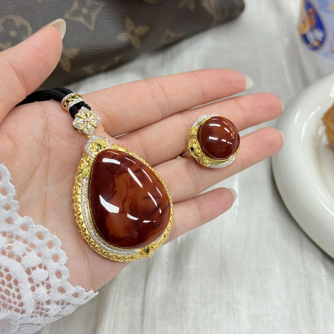 【凰一品】 原矿玫红双色虎皮纹（满肉料）南红套装18K金