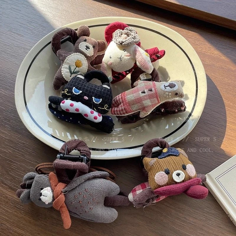 卡通可爱小动物抓夹女童趣小众发夹2025新款后脑勺盘发鲨鱼夹发饰