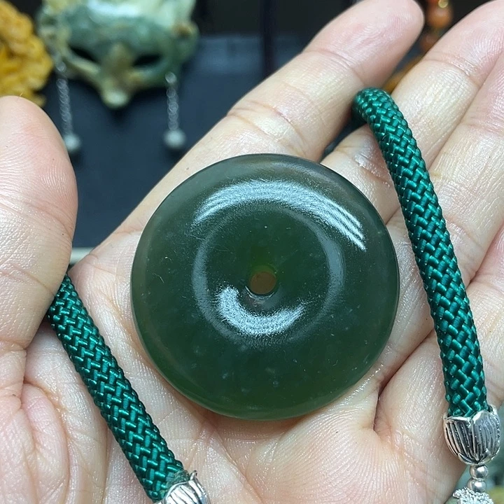 未镶嵌蛇纹石玉颈饰