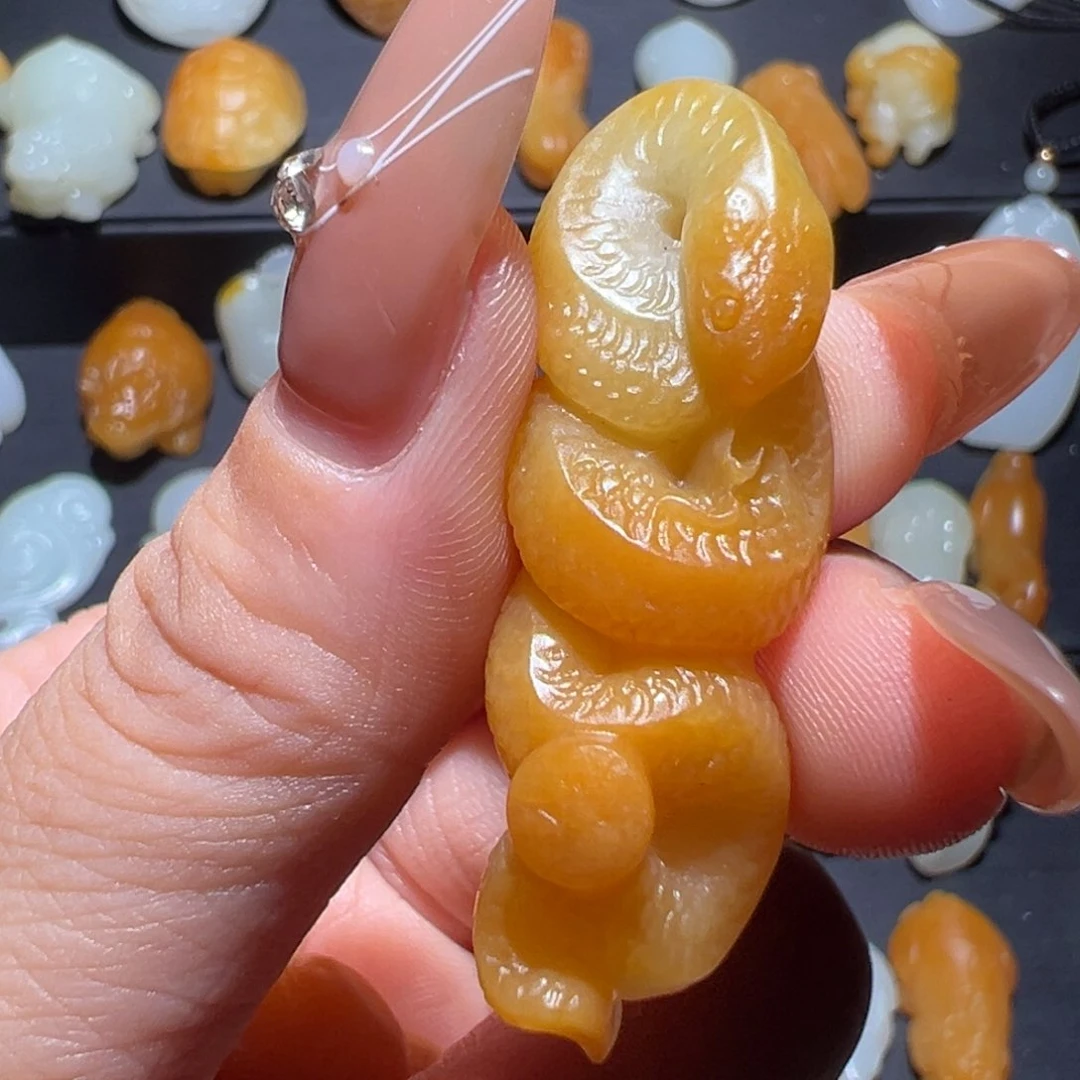 和田玉未镶嵌颈饰狗****你