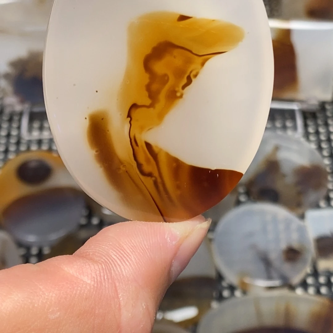 谷***峰玛瑙/玉髓颈饰未镶嵌