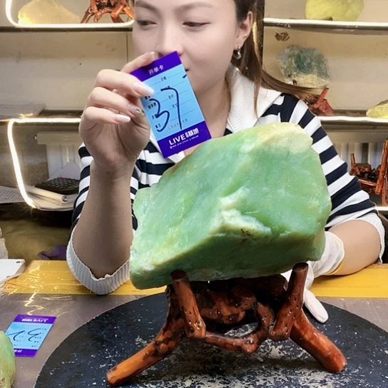 【闪购商品】未镶嵌蛇纹石玉原石