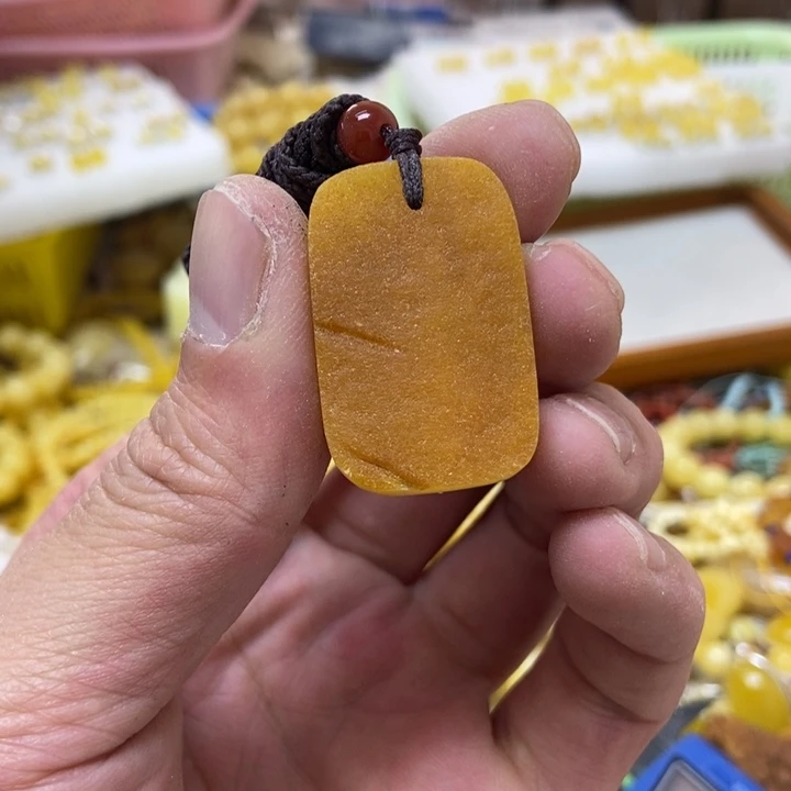 蜜蜡未镶嵌裸石吊坠
