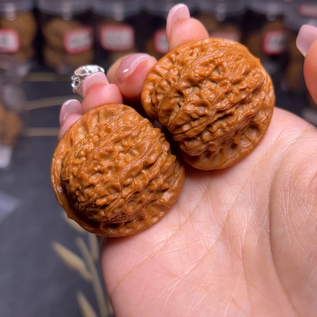 文玩核桃吊坠血麒麟38.5