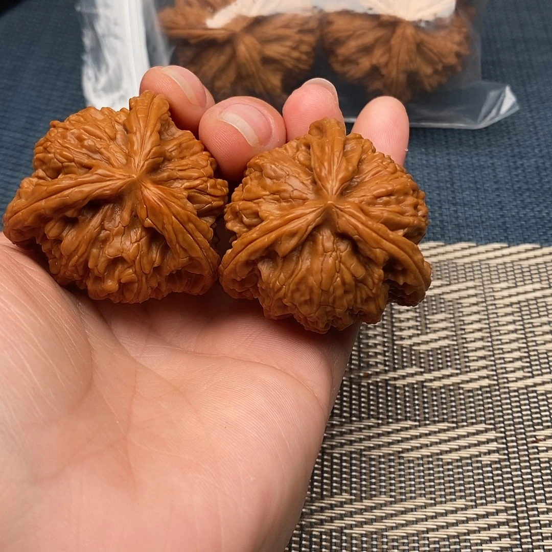 阿***店文玩核桃吊坠三棱