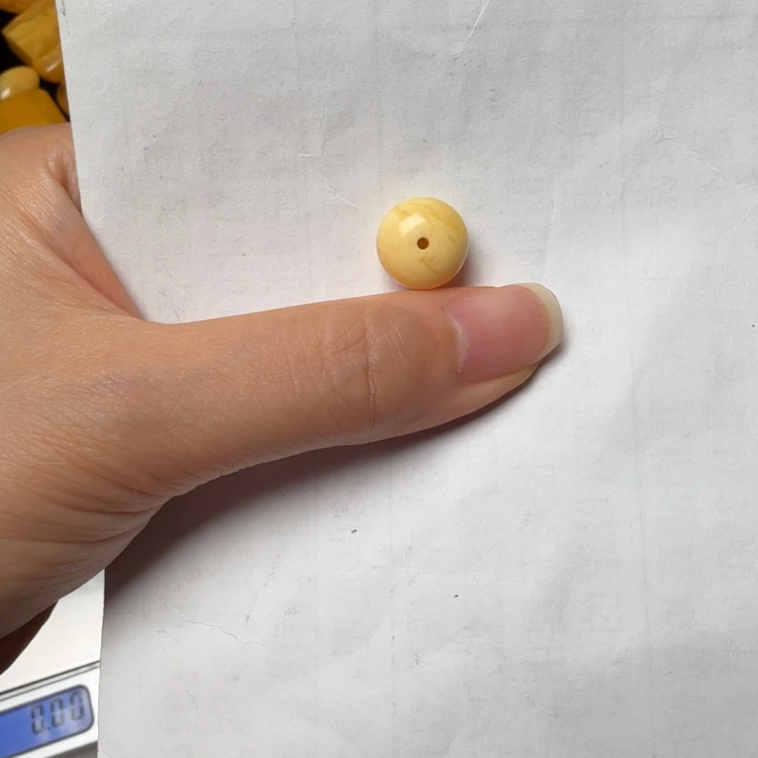 都***嘟琥珀未镶嵌颈饰老型珠