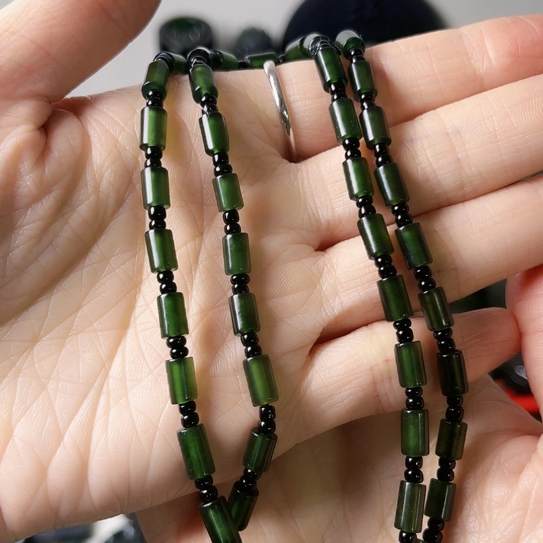 逍***0蛇纹石玉未镶嵌颈饰